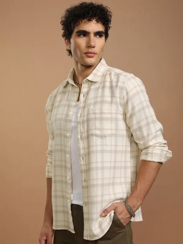 Highlander Men Cream Checked Slim Fit Casual Shirt