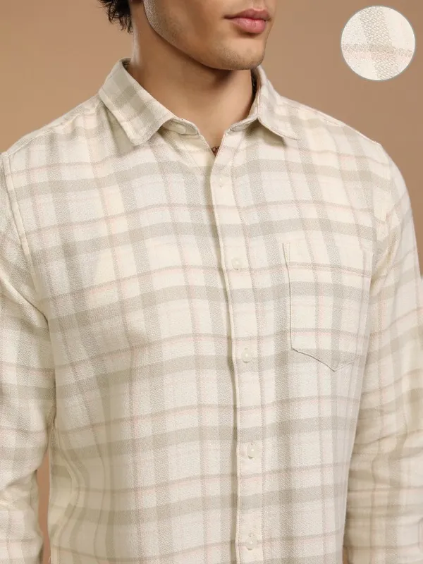 Highlander Men Cream Checked Slim Fit Casual Shirt