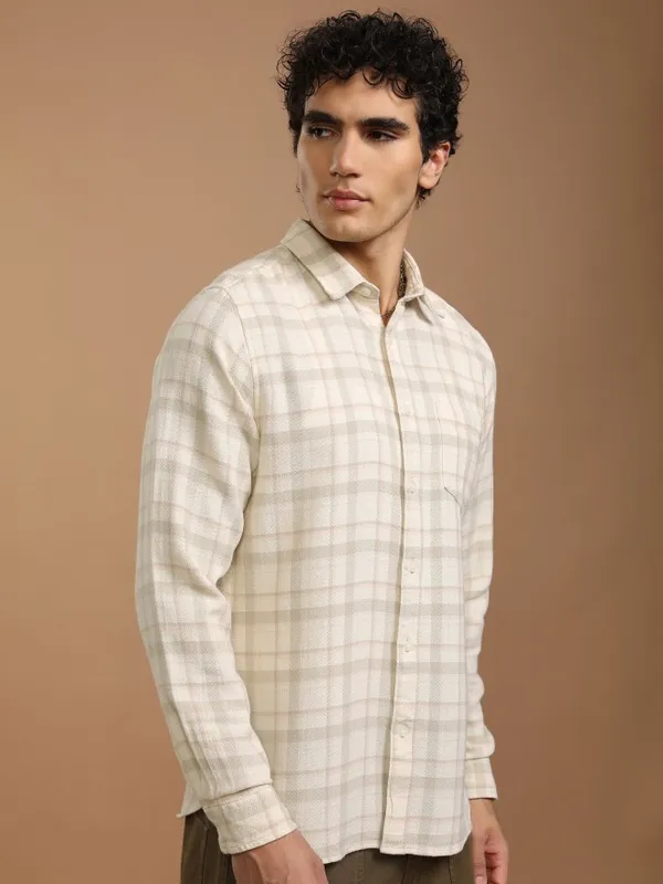 Highlander Men Cream Checked Slim Fit Casual Shirt