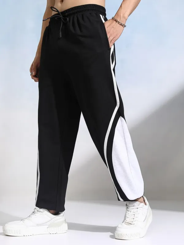 Highlander Men Black Straight Fit Colourblocked Joggers