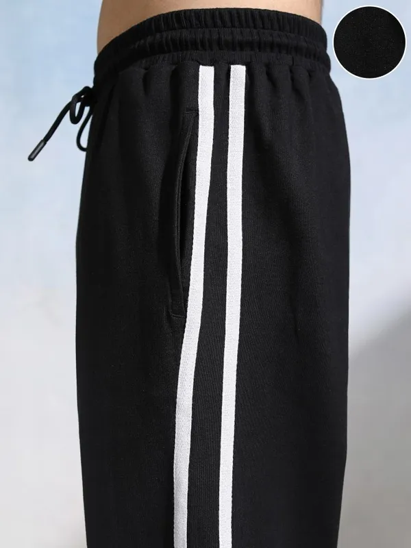 Highlander Men Black Straight Fit Colourblocked Joggers