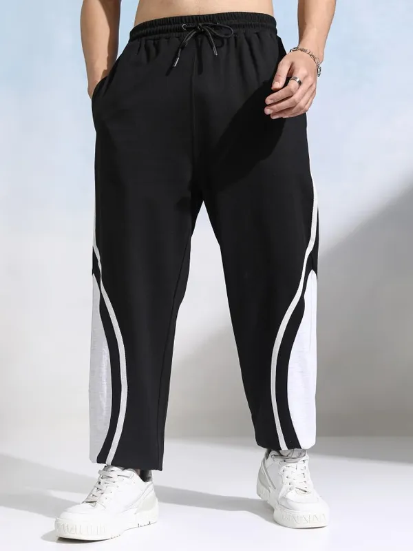 Highlander Men Black Straight Fit Colourblocked Joggers