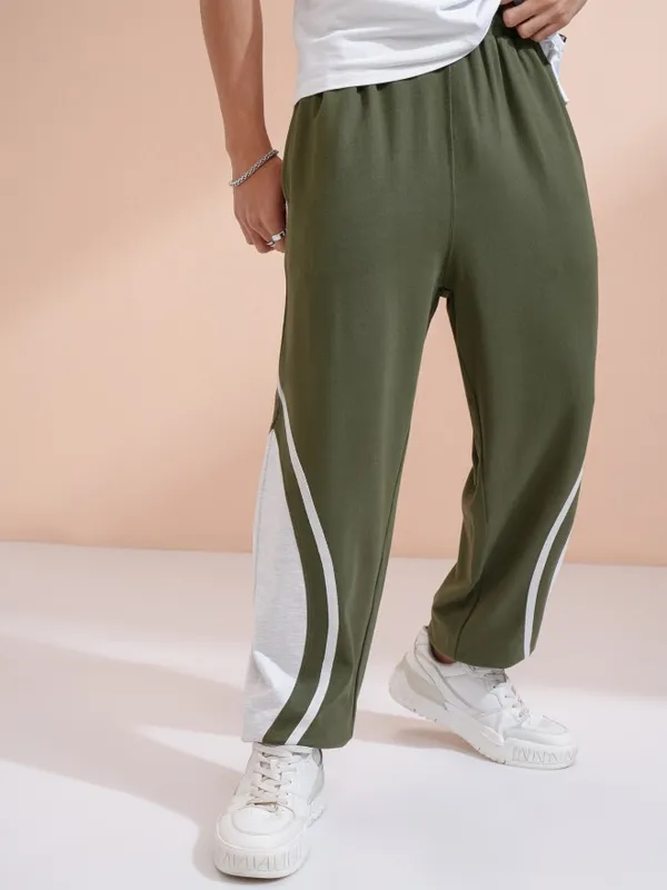 Highlander Men Olive Straight Fit Colourblocked Joggers