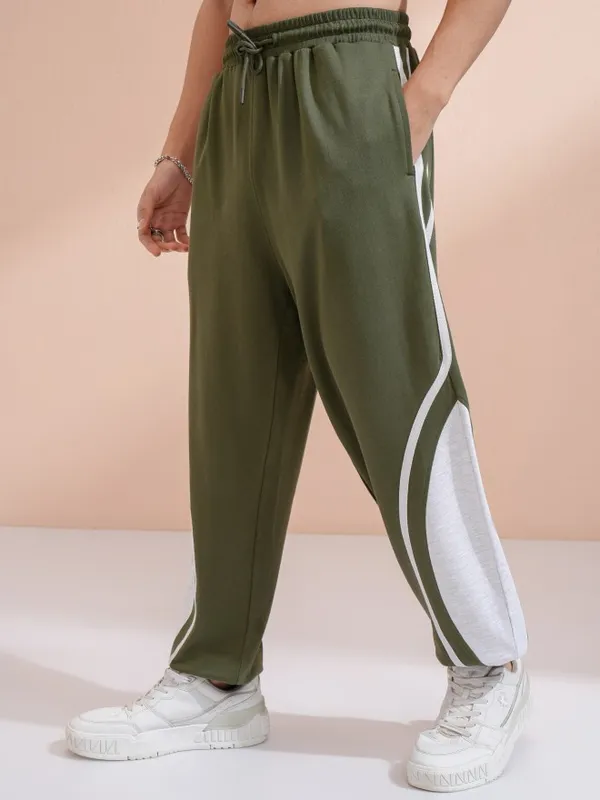 Highlander Men Olive Straight Fit Colourblocked Joggers