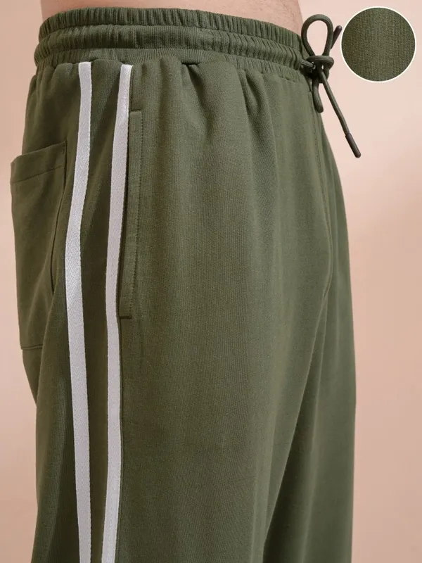 Highlander Men Olive Straight Fit Colourblocked Joggers
