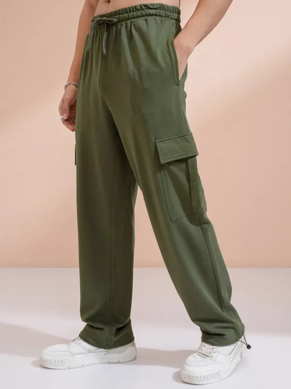 Highlander Men Olive Straight Fit Solid Cargos