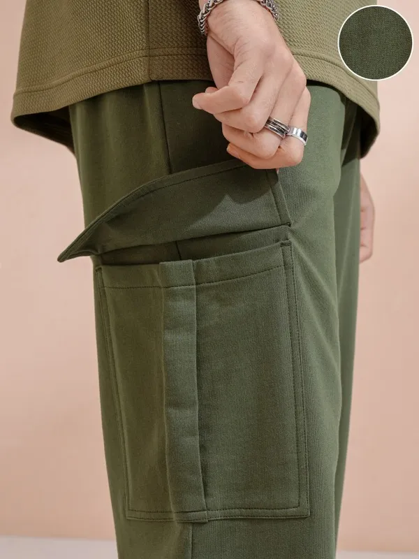 Highlander Men Olive Straight Fit Solid Cargos