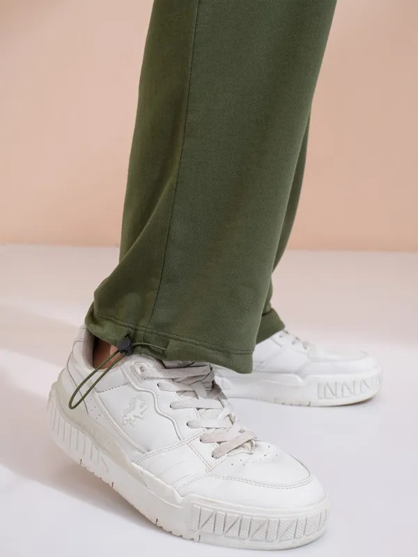 Highlander Men Olive Straight Fit Solid Cargos