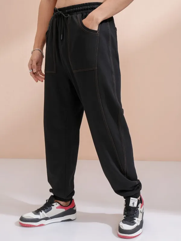 Highlander Men Black Straight Fit Solid Joggers