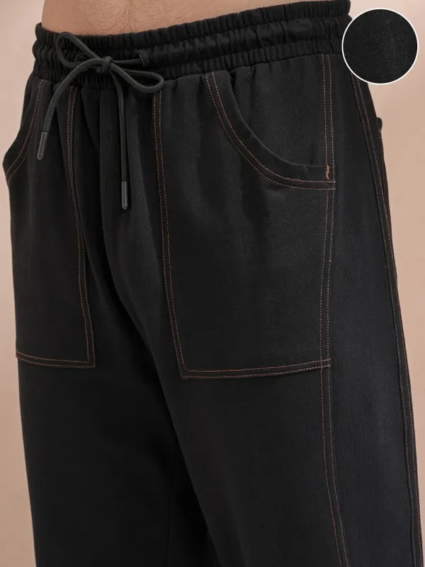 Highlander Men Black Straight Fit Solid Joggers