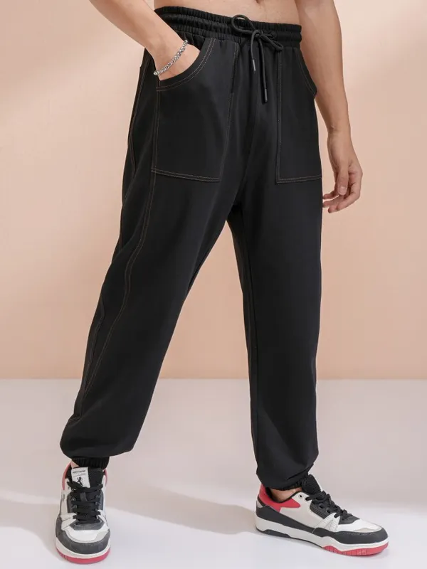 Highlander Men Black Straight Fit Solid Joggers