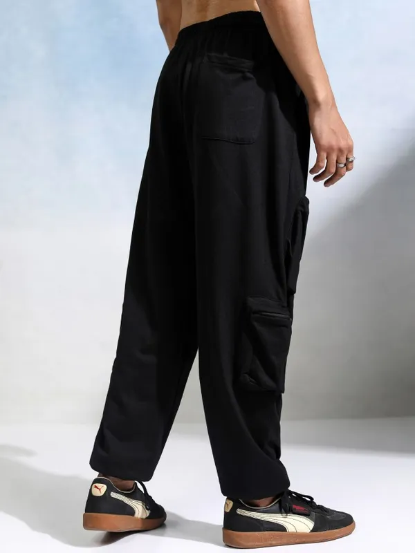 Highlander Men Black Relaxed Fit Solid Cargo Jogger