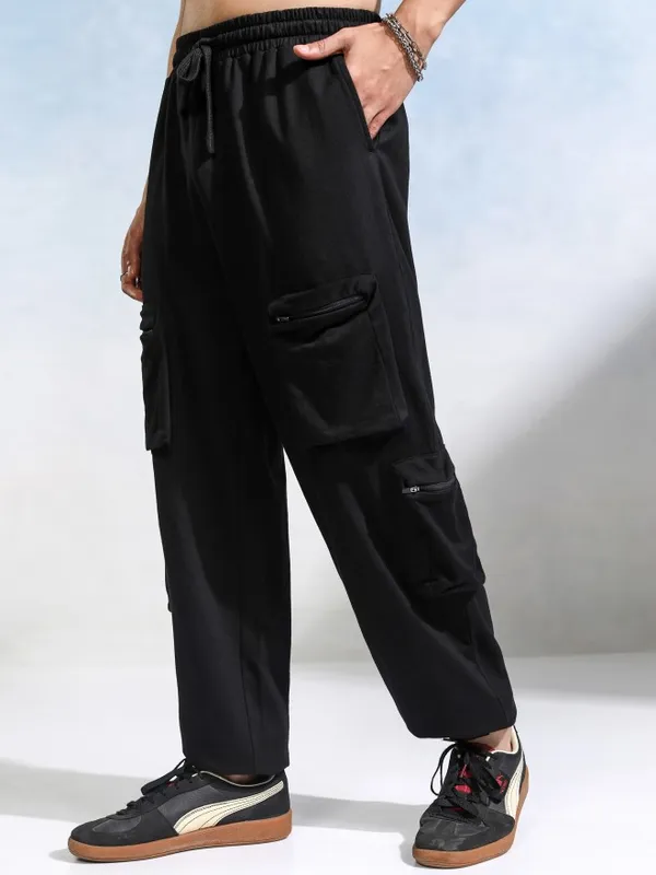 Highlander Men Black Relaxed Fit Solid Cargo Jogger
