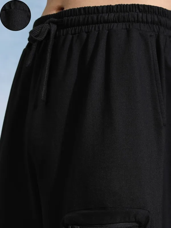 Highlander Men Black Relaxed Fit Solid Cargo Jogger
