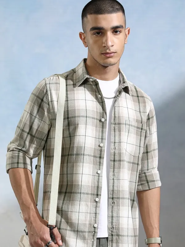 Highlander Men Off White Checked Slim Fit Casual Shirt