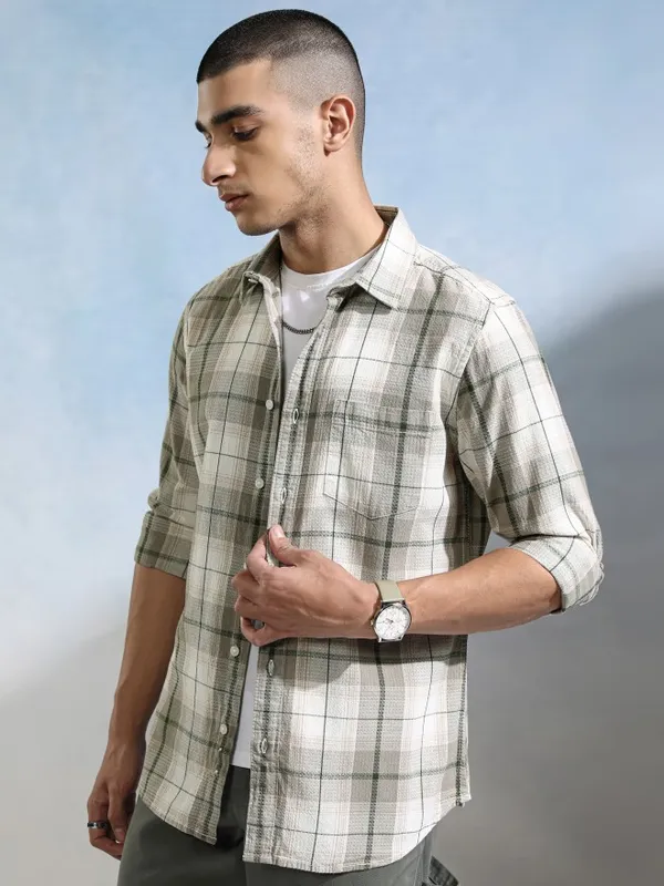 Highlander Men Off White Checked Slim Fit Casual Shirt