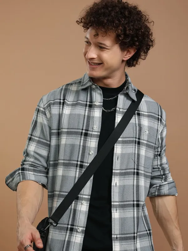 Highlander Men Blue Checked Relaxed Fit Casual Shirt