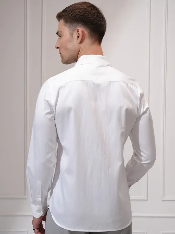 Locomotive Men White Solid Slim Fit Casual Shirt