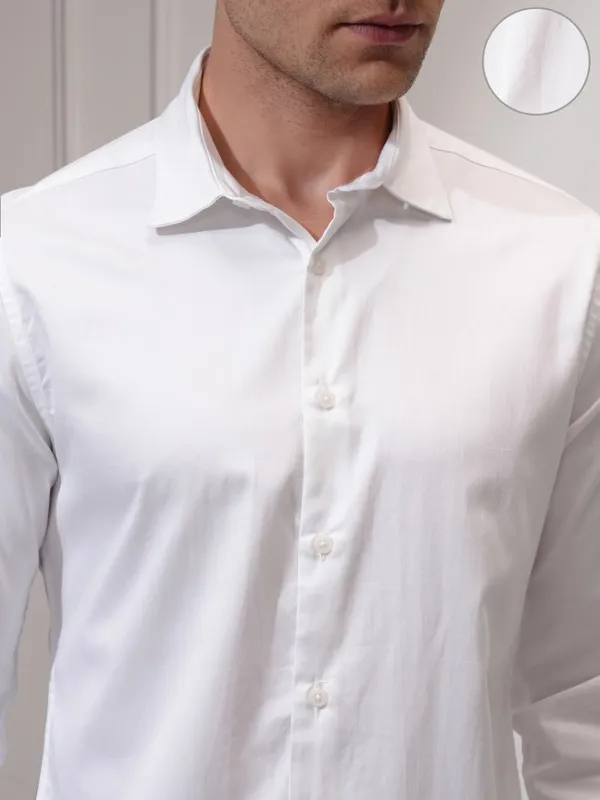 Locomotive Men White Solid Slim Fit Casual Shirt