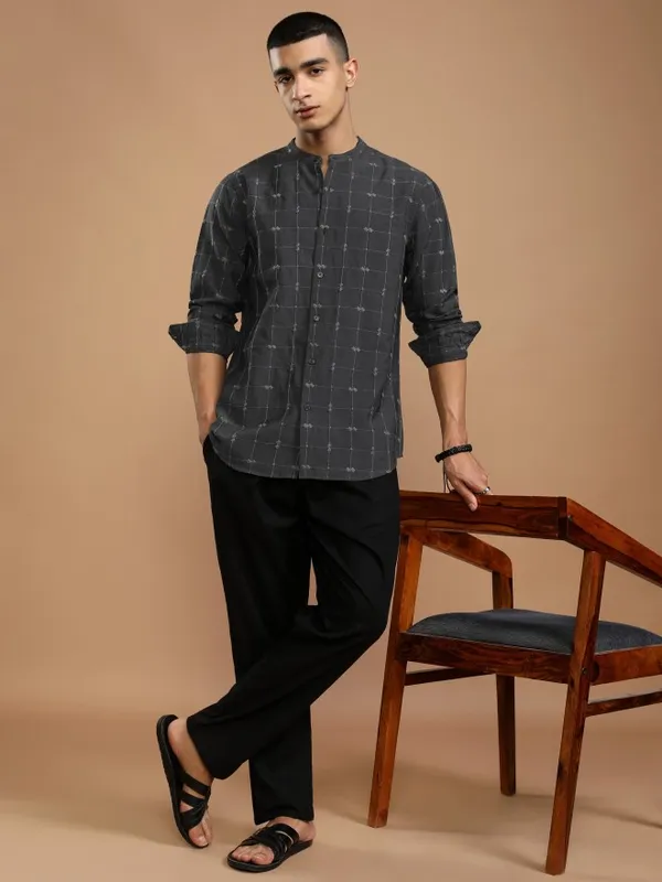 Highlander Men Grey Checked Slim Fit Casual Shirt