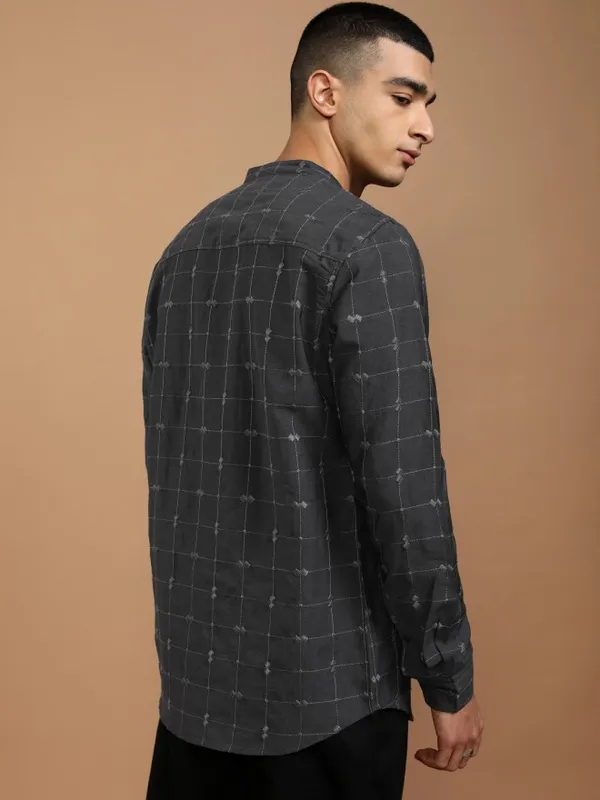Highlander Men Grey Checked Slim Fit Casual Shirt