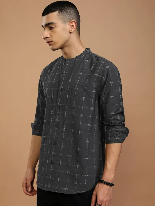 Highlander Men Grey Checked Slim Fit Casual Shirt