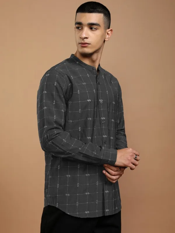 Highlander Men Grey Checked Slim Fit Casual Shirt