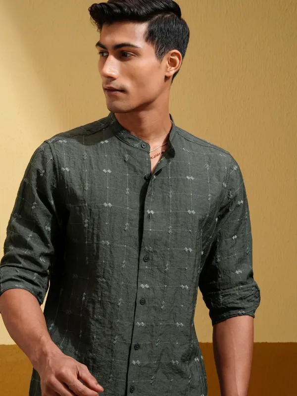 Highlander Men Olive Self Design Slim Fit Casual Shirt