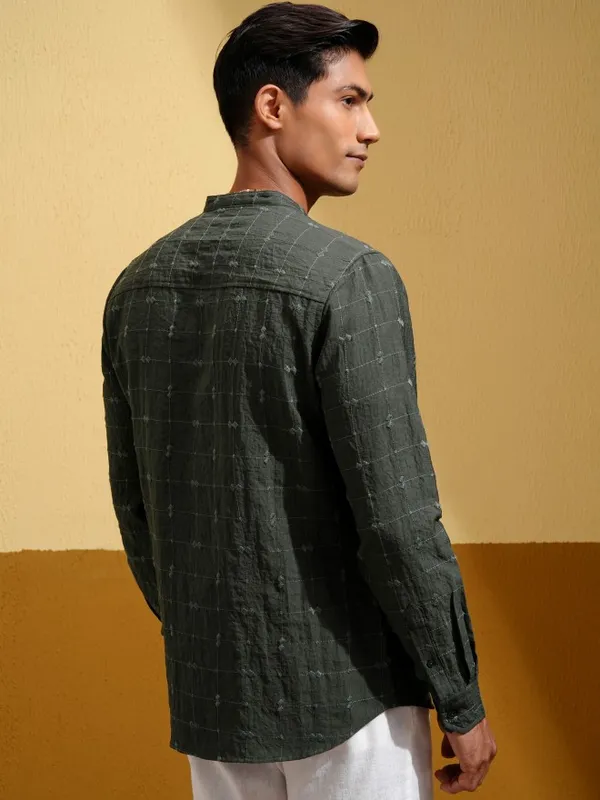 Highlander Men Olive Self Design Slim Fit Casual Shirt