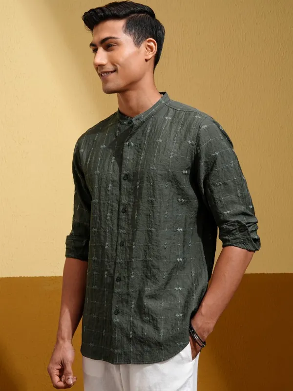 Highlander Men Olive Self Design Slim Fit Casual Shirt