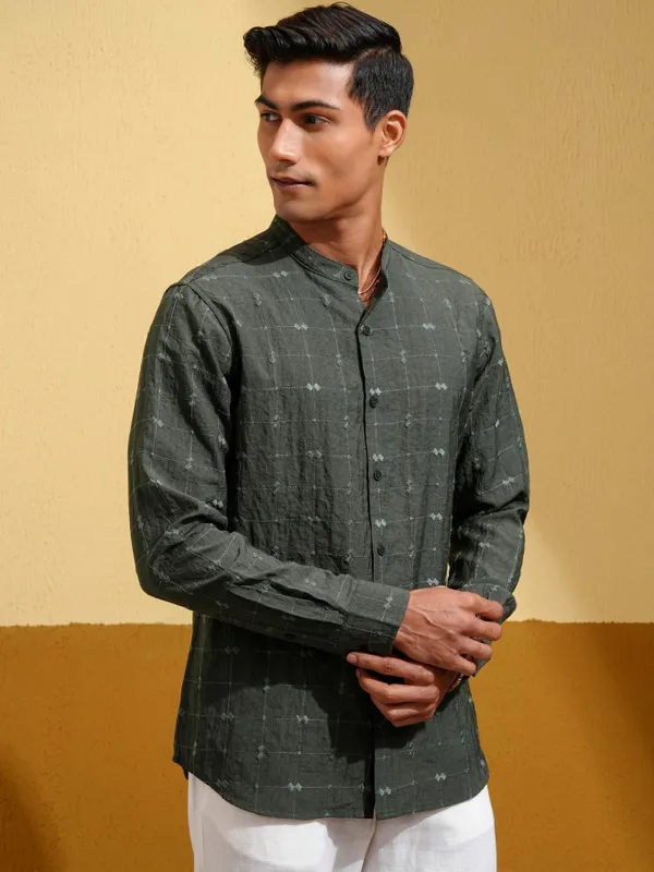 Highlander Men Olive Self Design Slim Fit Casual Shirt