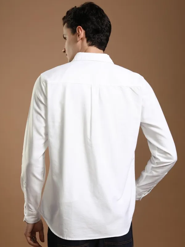 Highlander Men White Solid Slim Fit Casual Shirt