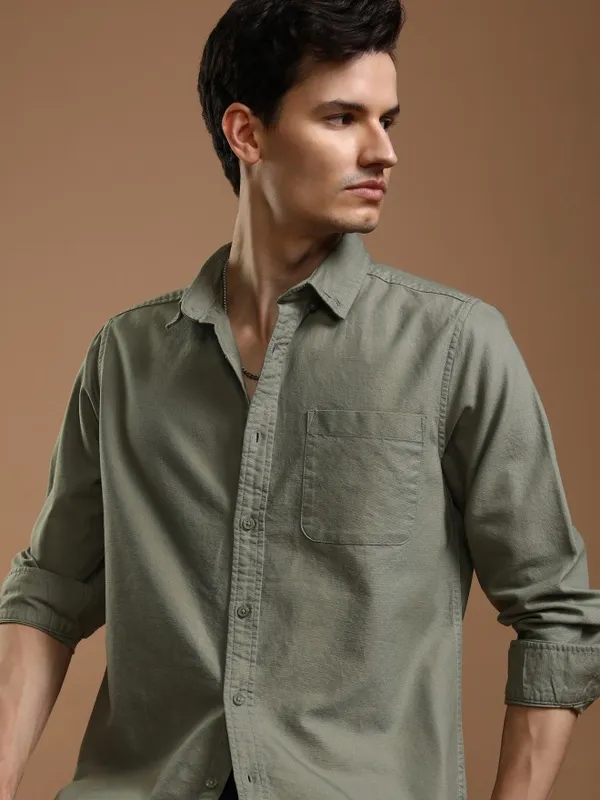 Highlander Men Green Solid Slim Fit Casual Shirt