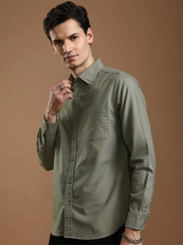 Highlander Men Green Solid Slim Fit Casual Shirt
