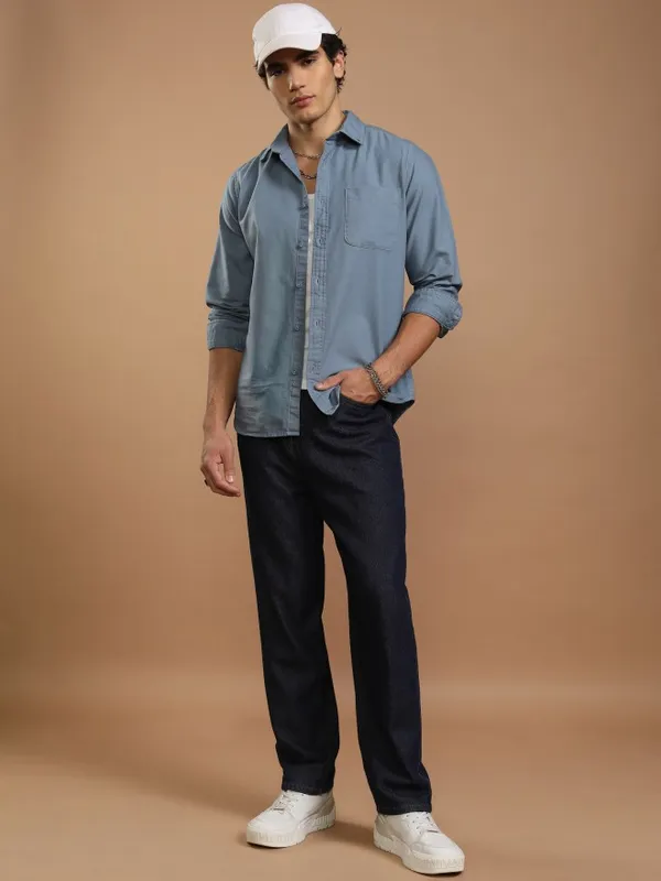 Highlander Men Blue Solid Slim Fit Casual Shirt