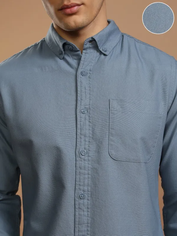 Highlander Men Blue Solid Slim Fit Casual Shirt