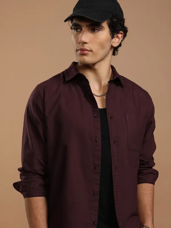 Highlander Men Maroon Solid Slim Fit Casual Shirt