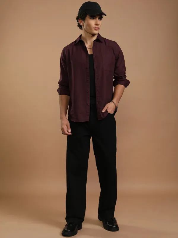 Highlander Men Maroon Solid Slim Fit Casual Shirt