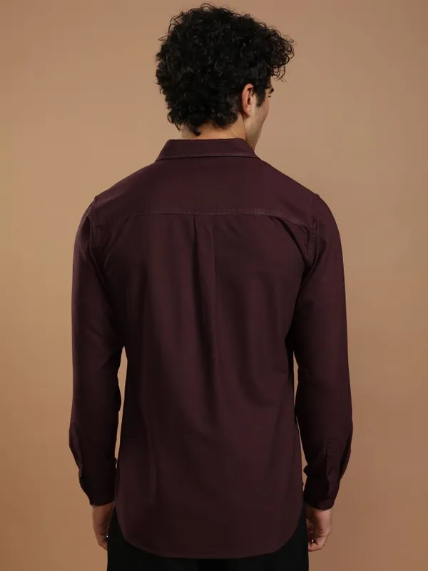 Highlander Men Maroon Solid Slim Fit Casual Shirt
