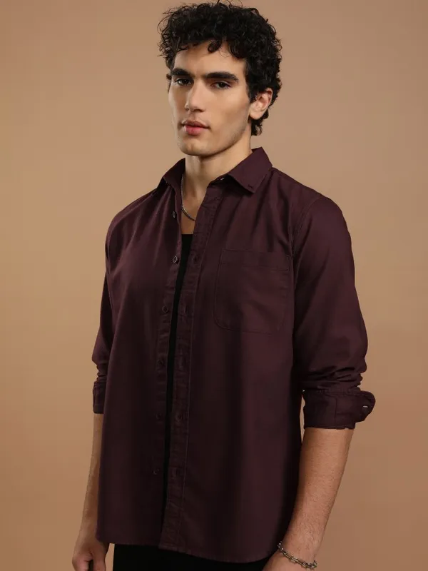 Highlander Men Maroon Solid Slim Fit Casual Shirt