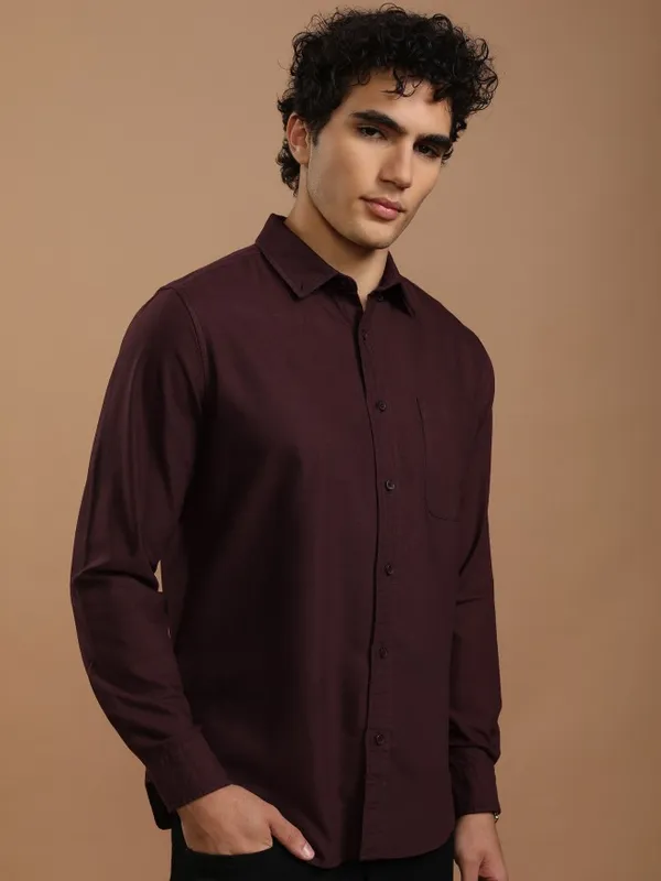 Highlander Men Maroon Solid Slim Fit Casual Shirt