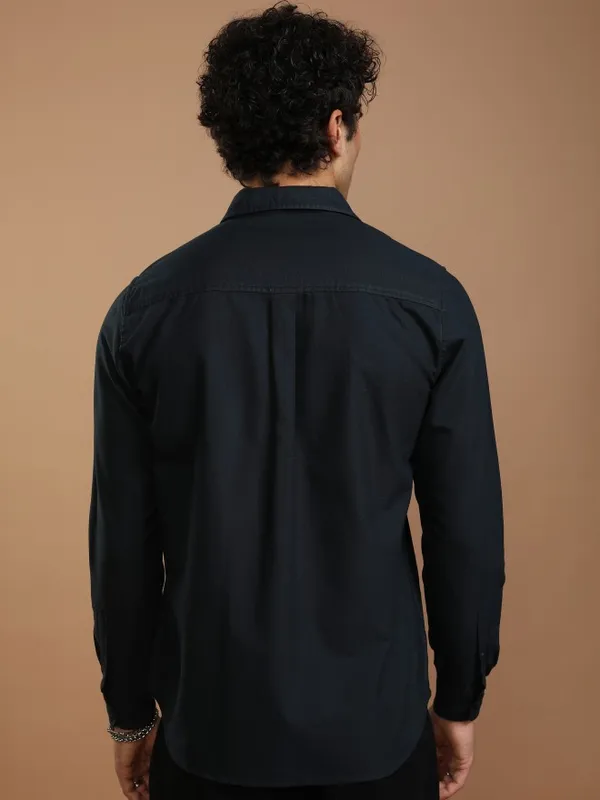 Highlander Men Navy Blue Solid Slim Fit Casual Shirt