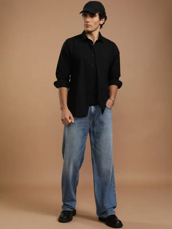 Highlander Men Black Solid Slim Fit Casual Shirt