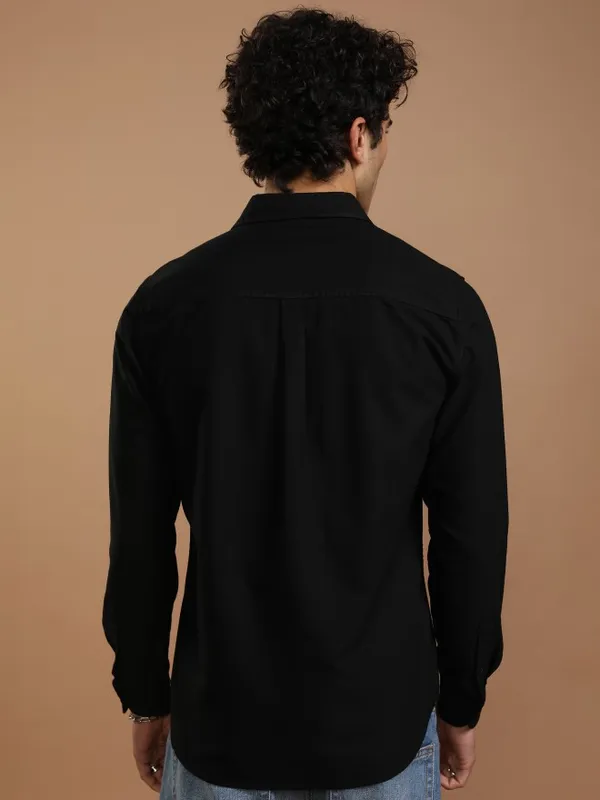 Highlander Men Black Solid Slim Fit Casual Shirt