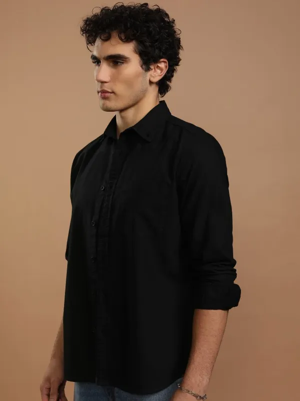 Highlander Men Black Solid Slim Fit Casual Shirt