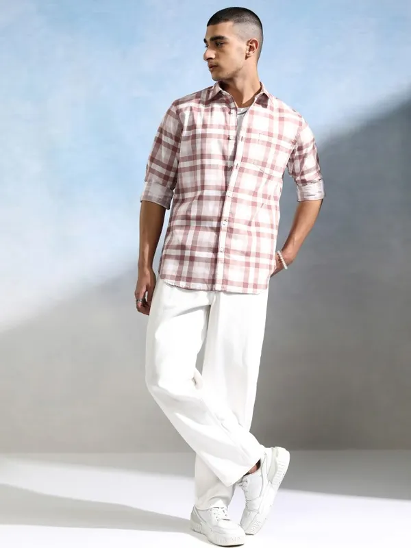 Highlander Men White Checked Slim Fit Casual Shirt