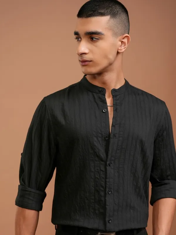 Highlander Men Black Striped Slim Fit Casual Shirt