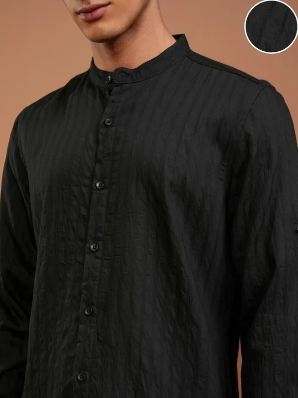 Highlander Men Black Striped Slim Fit Casual Shirt