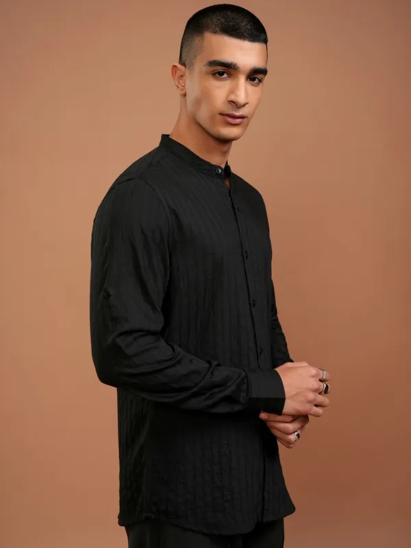 Highlander Men Black Striped Slim Fit Casual Shirt