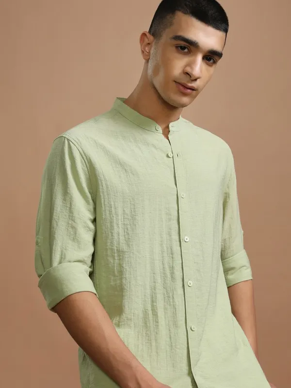 Highlander Men Green Textured Regular Fit Casual Shirt